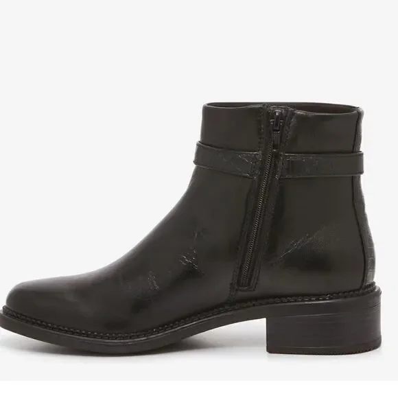 Clarks Maye Grace Leather Ankle Bootie, Black Leather New in Box - Picture 3 of 12